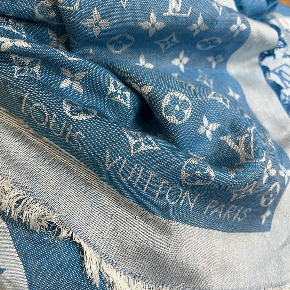 Louis Vuitton Shawl Denim Blue!